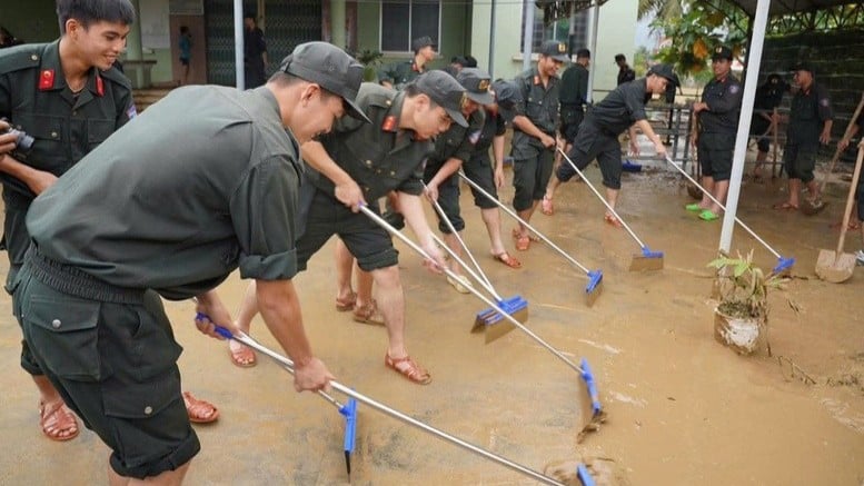 Rząd wydał rezolucję w sprawie rozwiązań mających na celu przezwyciężenie skutków klęsk żywiołowych i przywrócenie produkcji w miejscowościach regionu centralnego. (Zdjęcie: VGP)