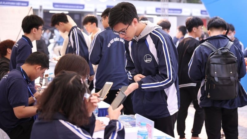 ນັກສຶກສາມະຫາວິທະຍາໄລເຕັກໂນໂລຊີ, ມະຫາວິທະຍາໄລແຫ່ງຊາດ, ຮ່າໂນ້ຍ.