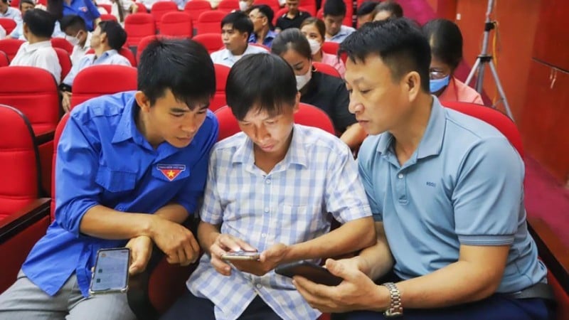 ក្រុមបច្ចេកវិជ្ជាឌីជីថលសហគមន៍នៅ Thai Nguyen គាំទ្រប្រជាជនឱ្យចូលរួមក្នុងការផ្លាស់ប្តូរឌីជីថល។