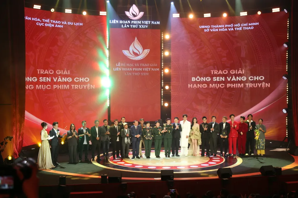 ຮູບດອກບົວສີເຫຼືອງ 1.jpg