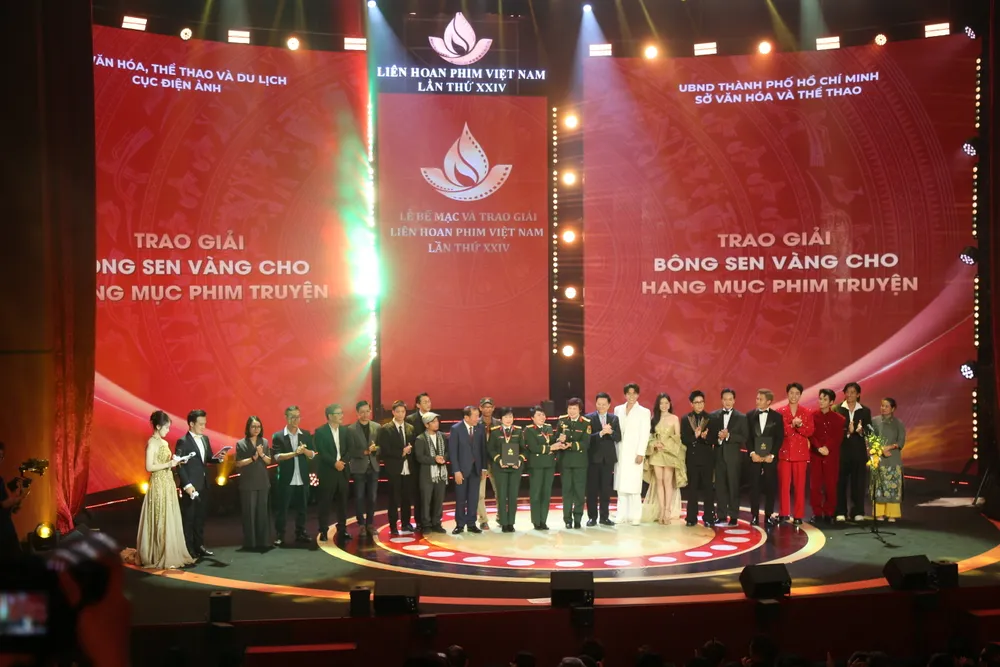 ດອກບົວສີເຫຼືອງ 1.jpg