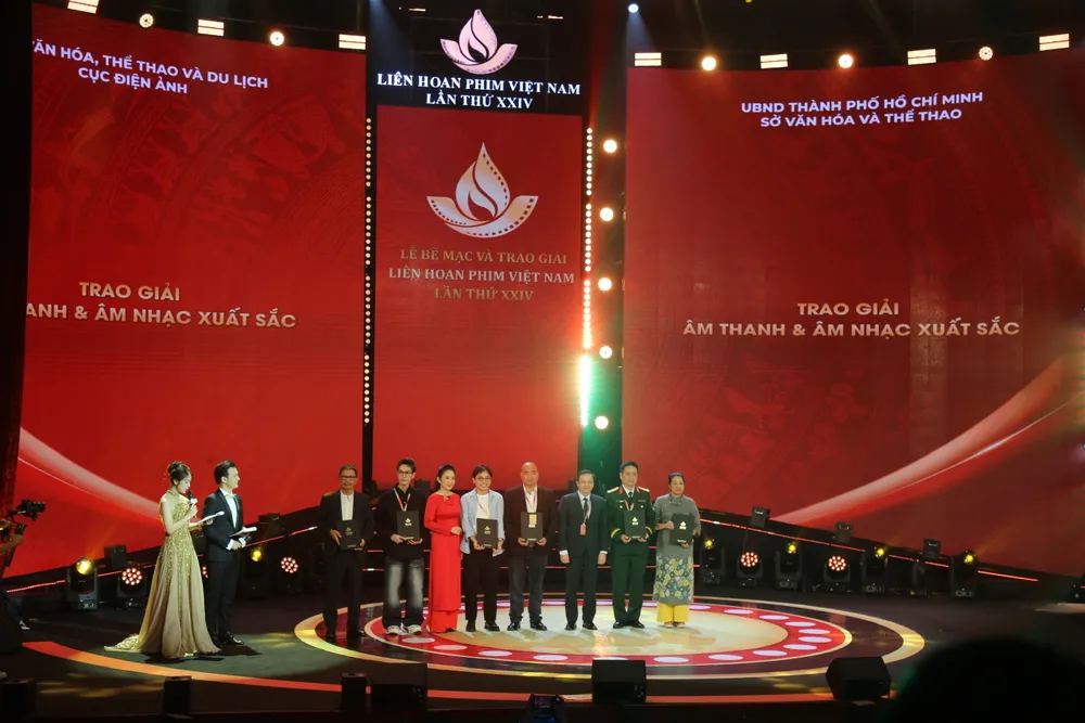 ພິທີມອບລາງວັນ LHP ຄັ້ງທີ 4.jpg