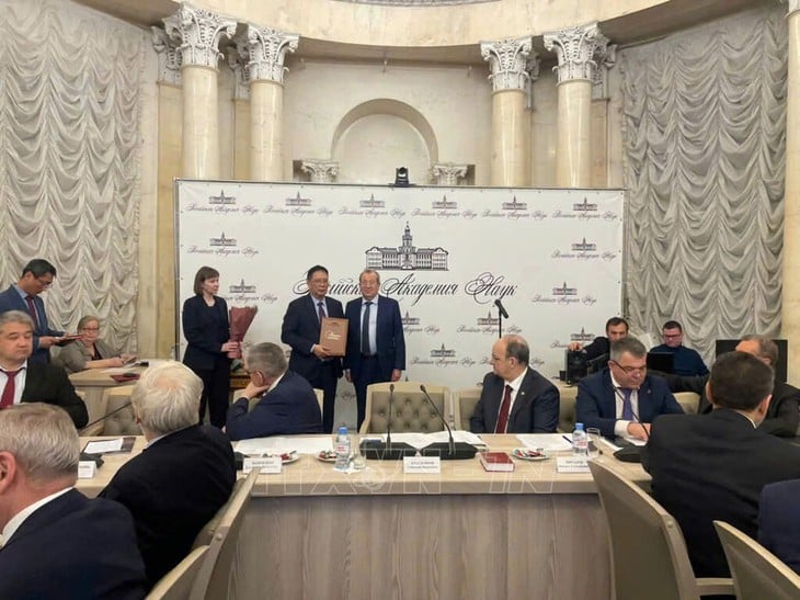 អ្នកវិទ្យាសាស្ត្រវៀតណាមជាប់ឆ្នោតជាបណ្ឌិតសភាវិទ្យាសាស្ត្ររុស្ស៊ី - រូបថត ១.