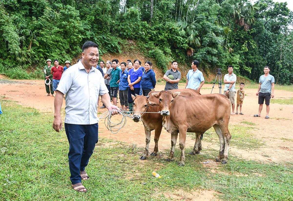 Οι κάτοικοι της κοινότητας Chiem Hoa υποστηρίζονται για να αναπτύξουν παραγωγή που συνδέεται με την αλυσίδα αξίας των προϊόντων βοείου κρέατος H'Mong στην περιοχή.