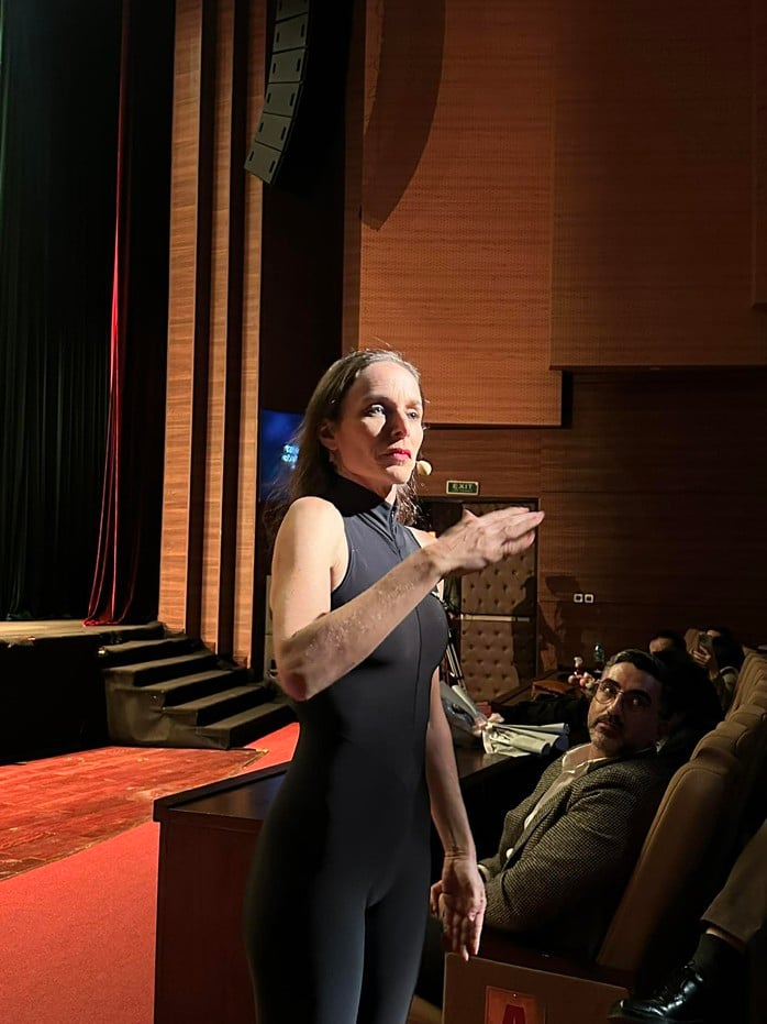 Nghệ sĩ Israel độc diễn đầy thú vị và lôi cuốn - Ảnh 2.