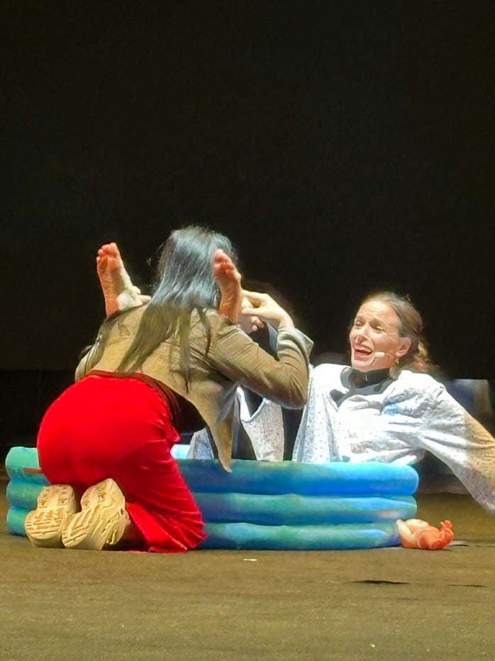 Nghệ sĩ Israel độc diễn đầy thú vị và lôi cuốn - Ảnh 4.