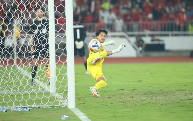 Thủ môn U.23 Thái Lan cầu cứu vì lũ lụt nghiêm trọng: ‘Cha mẹ tôi bị mắc kẹt, mất liên lạc…’- Ảnh 1.