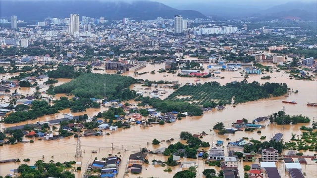 Thủ môn U.23 Thái Lan cầu cứu vì lũ lụt nghiêm trọng: ‘Cha mẹ tôi bị mắc kẹt, mất liên lạc…’- Ảnh 2.