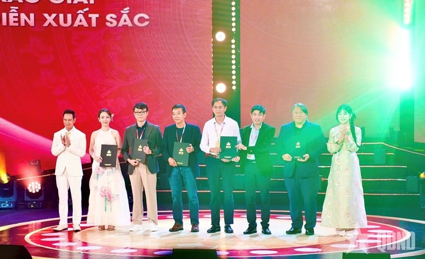 Βραβείο καλύτερης σκηνοθεσίας.