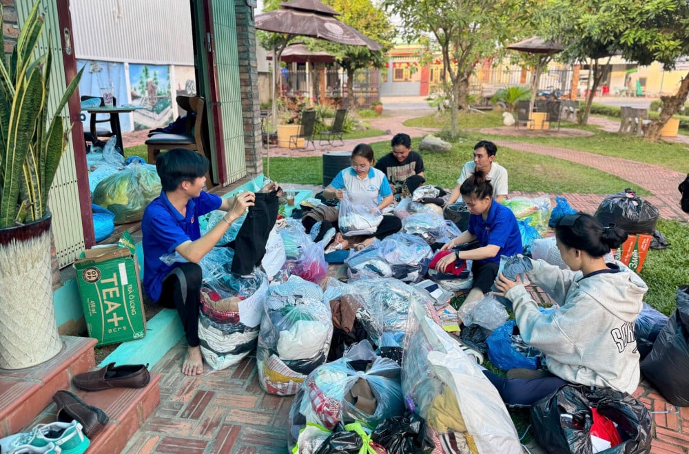 People of My Yen commune turn to the people of the Central region affected by floods