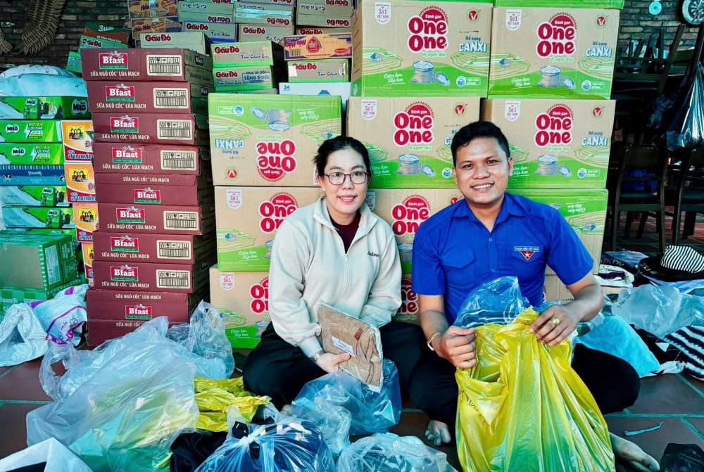 People of My Yen commune turn to the people of the Central region affected by floods