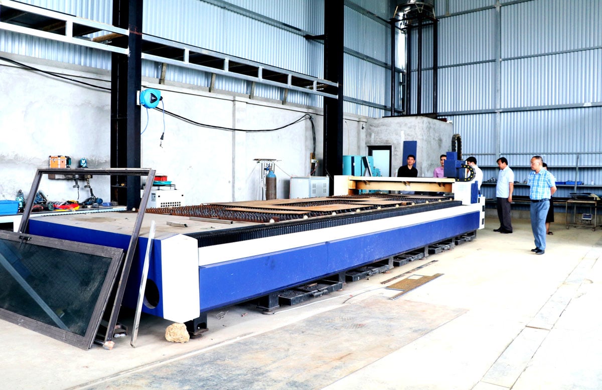 តំណាងនាយកដ្ឋានឧស្សាហកម្ម និងពាណិជ្ជកម្ម បានត្រួតពិនិត្យ និងទទួលយកគំរូនៃការគាំទ្រគ្រឿងម៉ាស៊ីន និងឧបករណ៍ពីប្រភពផ្សព្វផ្សាយឧស្សាហកម្ម។