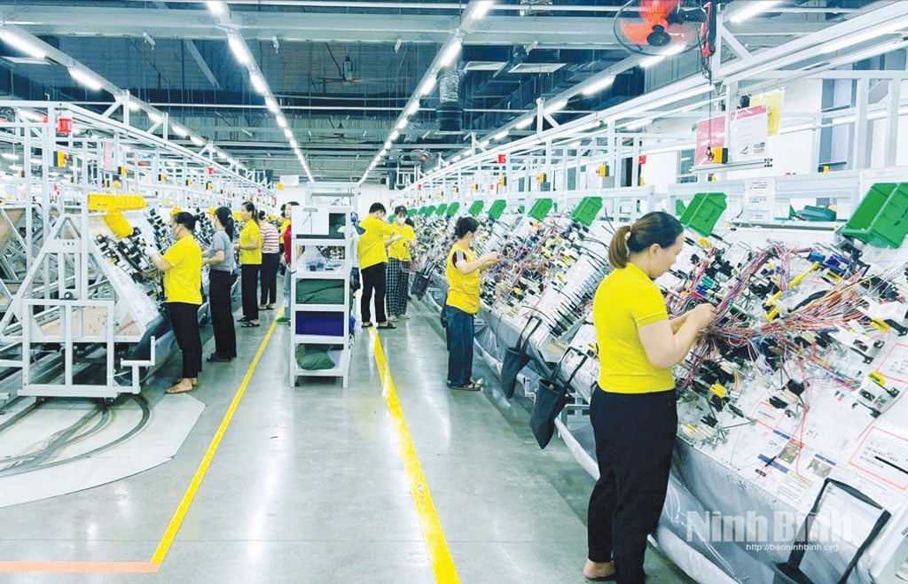 Výroba automobilových vodičů a kabelů ve společnosti Yura Harness Co., Ltd. (průmyslový park Chau Son).