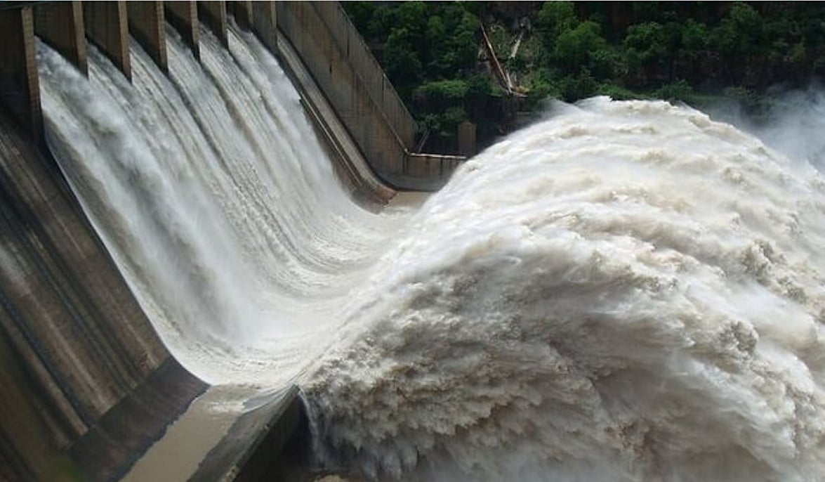 Hua Na Hydropower Plant safely responded to storm Wipha. Photo: TL. Thủy điện Hủa Na ứng phó an toàn với bão Wipha. Ảnh: TL.