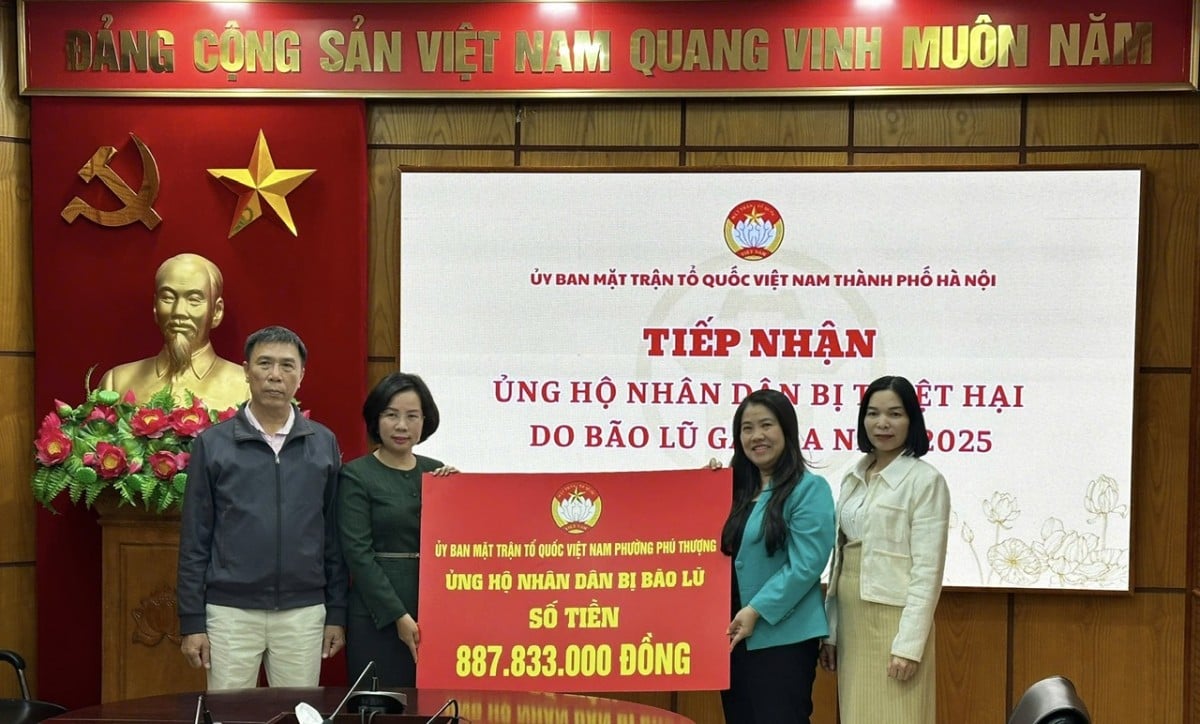 Phú Thượng trao kinh phí ủng hộ đồng bào vùng lũ tới Ủy ban MTTQ Việt Nam thành phố Hà Nội- Ảnh 1.