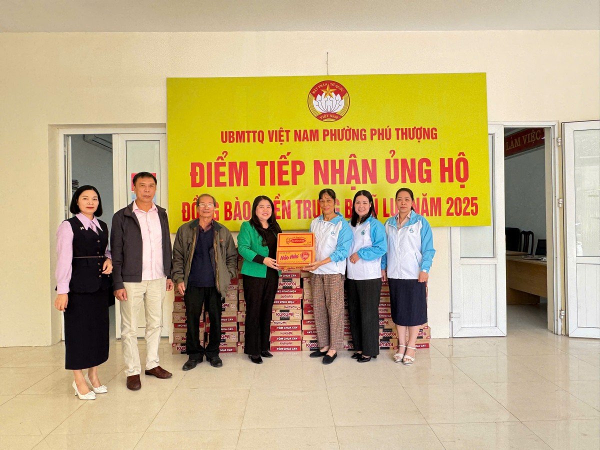 Phú Thượng trao kinh phí ủng hộ đồng bào vùng lũ tới Ủy ban MTTQ Việt Nam thành phố Hà Nội- Ảnh 2.