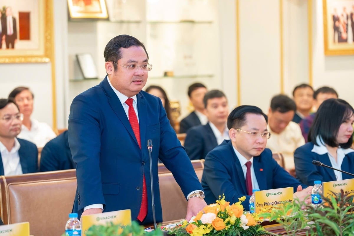 Dl. Phung Quang Hiep - membru al Comitetului de Partid al Guvernului, secretar de partid, președinte al Consiliului de Administrație al Vinachem, a luat cuvântul la ceremonie. Foto: Vinachem.