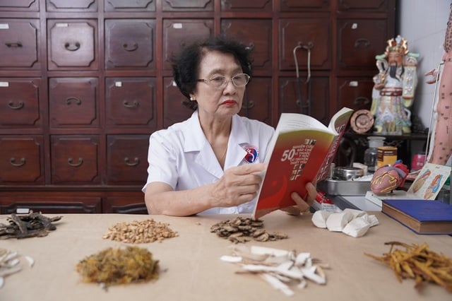 BS CKII Nguyễn Thị Nhuần: Người lưu giữ tinh hoa thuốc Nam trong chặng đường 15 năm thuốc dân tộc- Ảnh 3.