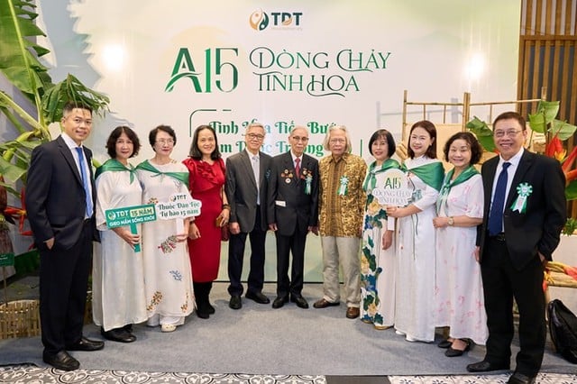 Profesor Madya, Doktor Le Huu Tuan - Perubatan Tradisional adalah bahagian penting dalam kerjaya perubatan saya - Foto 1. TTUT.BS CK2 Lê Hữu Tuấn - Thuốc Dân Tộc là mảnh ghép quan trọng trong cuộc đời khám chữa bệnh của tôi- Ảnh 1.