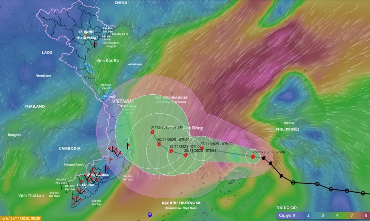 Dự báo quỹ đạo bão cho thấy bão số 15 có lúc đổi hướng, khiến vùng gió mạnh mở rộng hơn. Ảnh: Hệ thống giám sát thiên tai Việt Nam.
