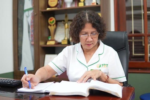 Bác sĩ Tuyết Lan và –hành trình 15 năm tại Thuốc Dân Tộc- Ảnh 2.