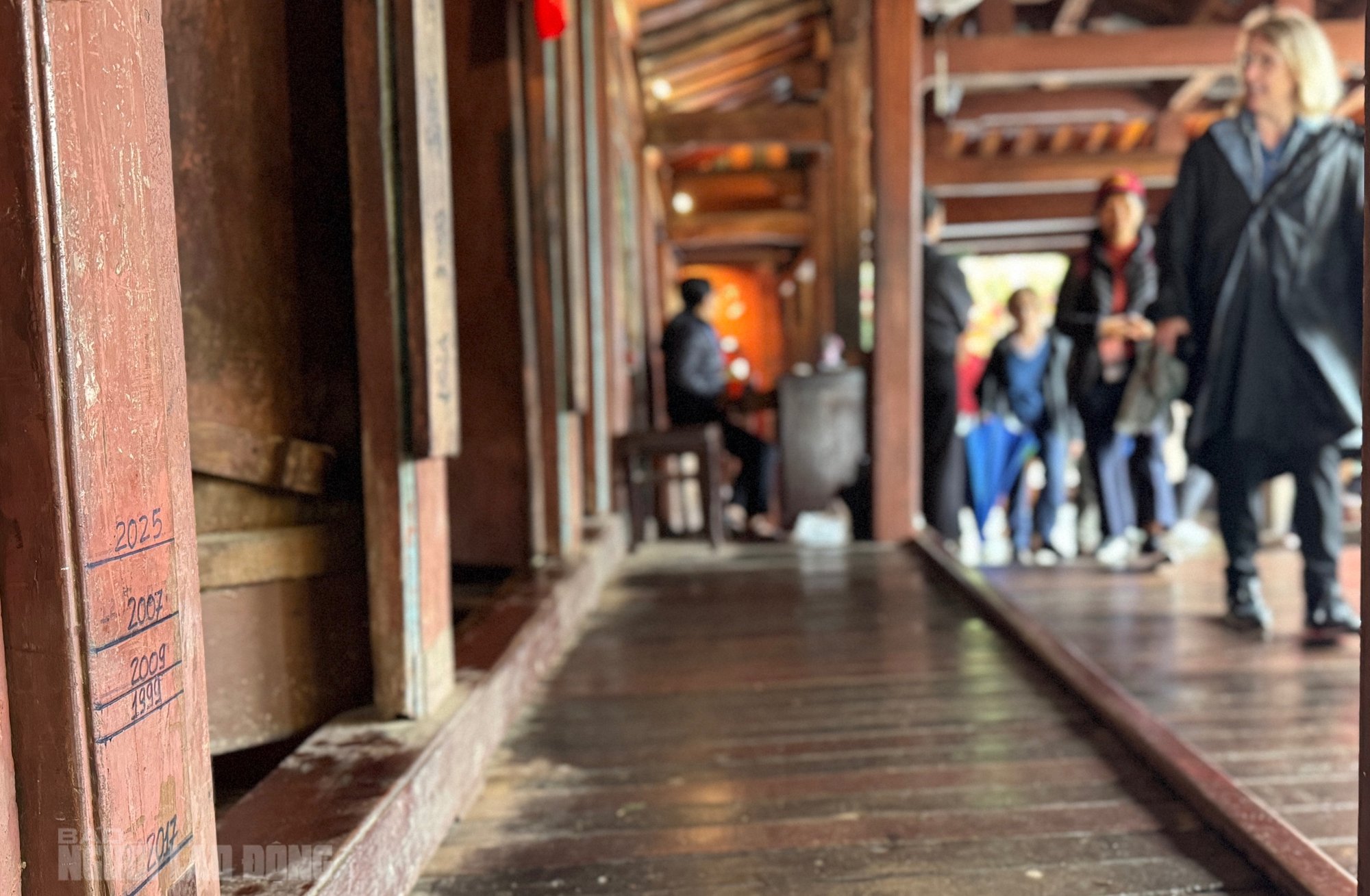 Hình ảnh phố cổ Hội An sau 3 trận lụt: Tình trạng di tích xuống cấp - Ảnh 1.