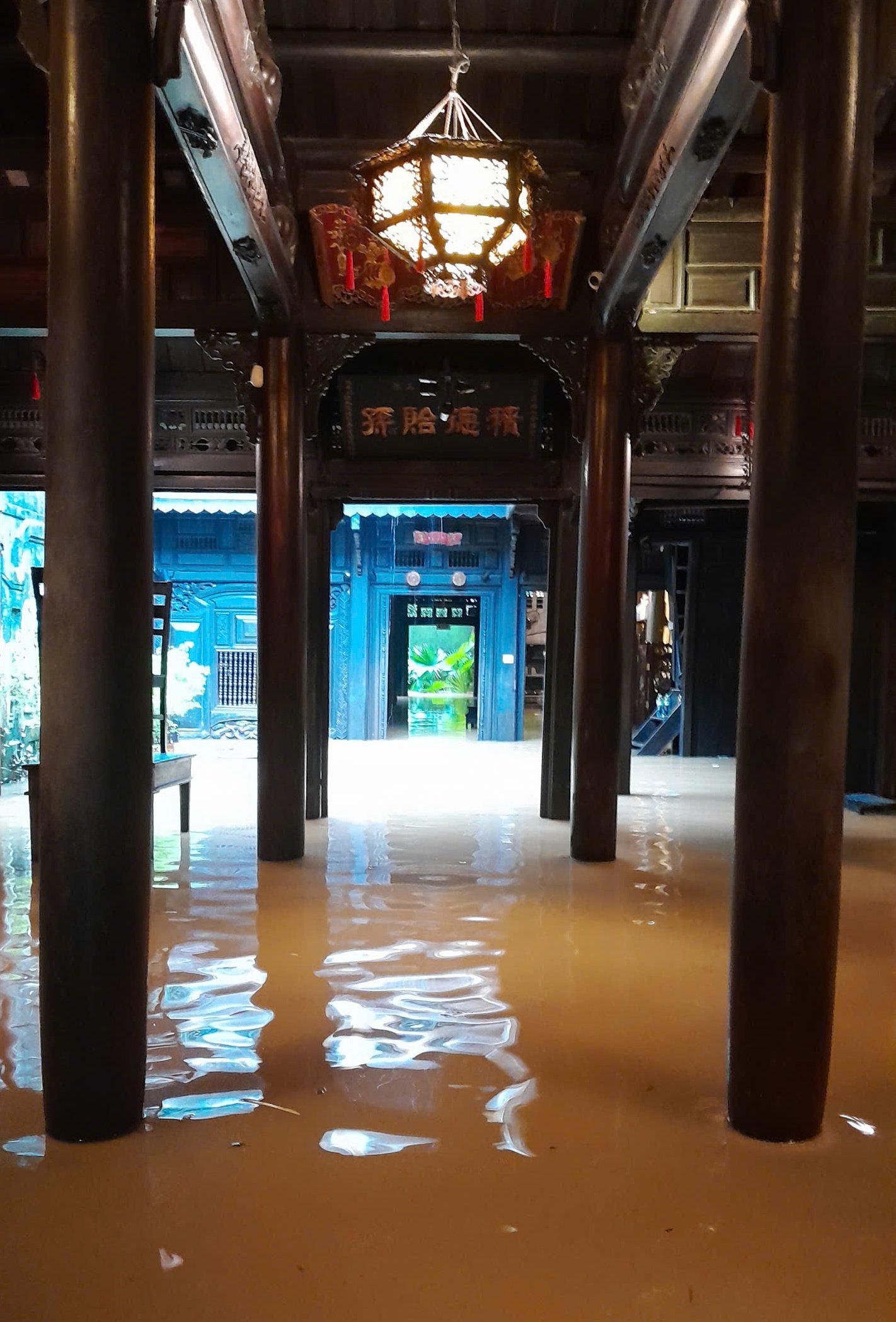 Hình ảnh phố cổ Hội An sau 3 trận lụt: Tình trạng di tích xuống cấp - Ảnh 14.