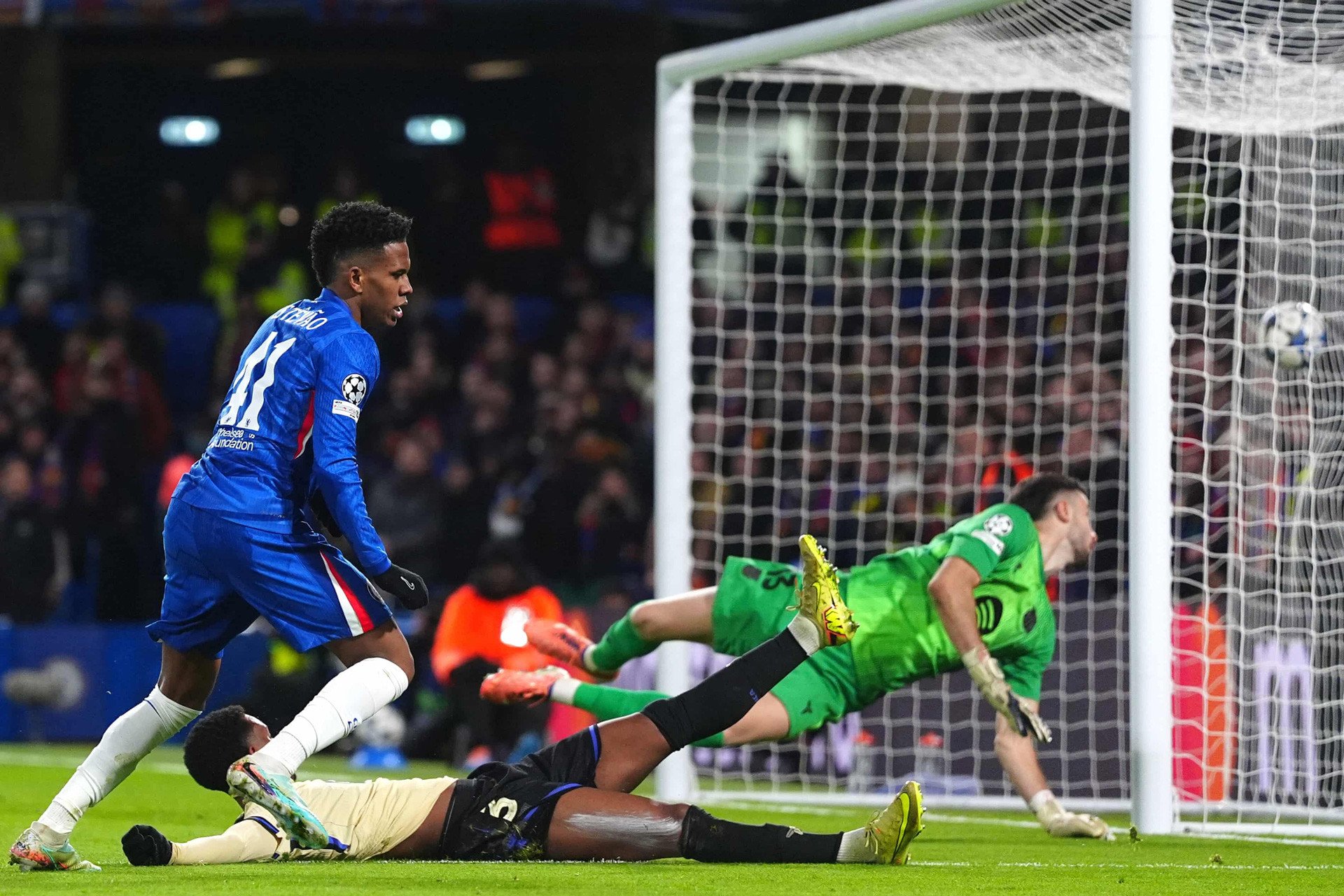 Estevao Chelsea Barca.jpg