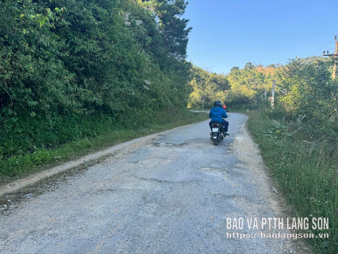 DH 99B রুটে ভ্রমণের সময় মানুষ অনেক সমস্যার সম্মুখীন হয়।