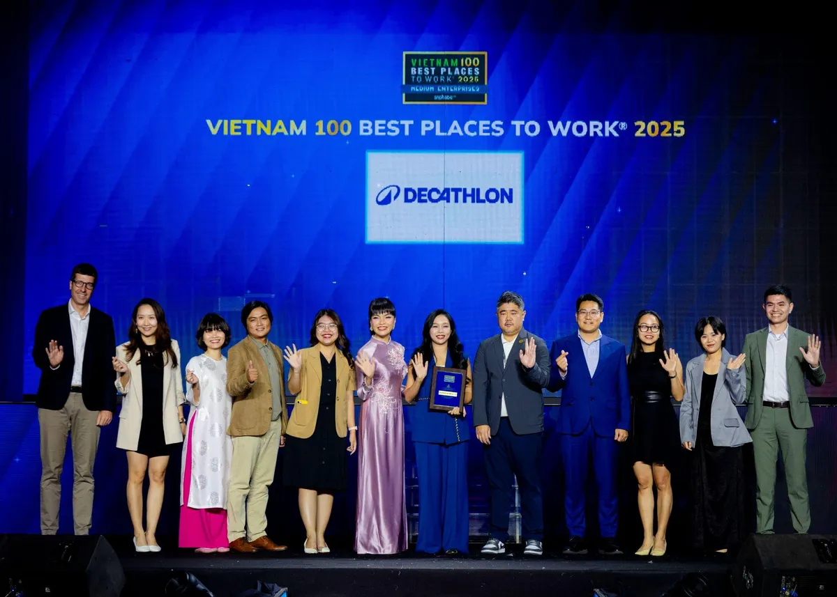 Decathlon ba năm liên tiếp đạt Top 10 nơi làm việc tốt nhất Việt Nam - Ảnh 1.