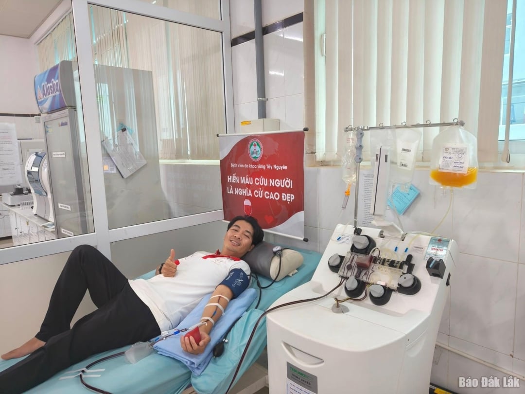 Εθελοντές συμμετέχουν σε εθελοντική αιμοδοσία στο Νοσοκομείο Central Highlands.