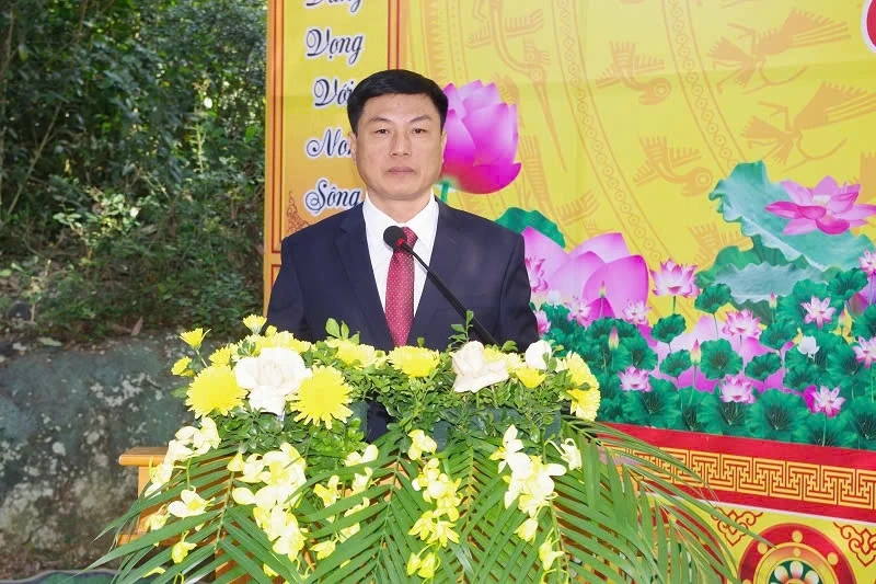 Het aanbieden van wierook ter herdenking van de 139e verjaardag van de Ba Dinh-opstand