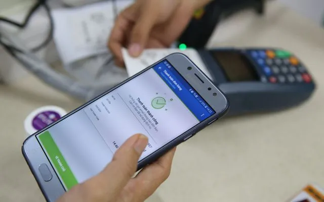 Stanoven cíl bezhotovostních plateb ve výši 30násobku HDP do roku 2030 Đặt mục tiêu thanh toán không tiền mặt gấp 30 lần GDP vào năm 2030