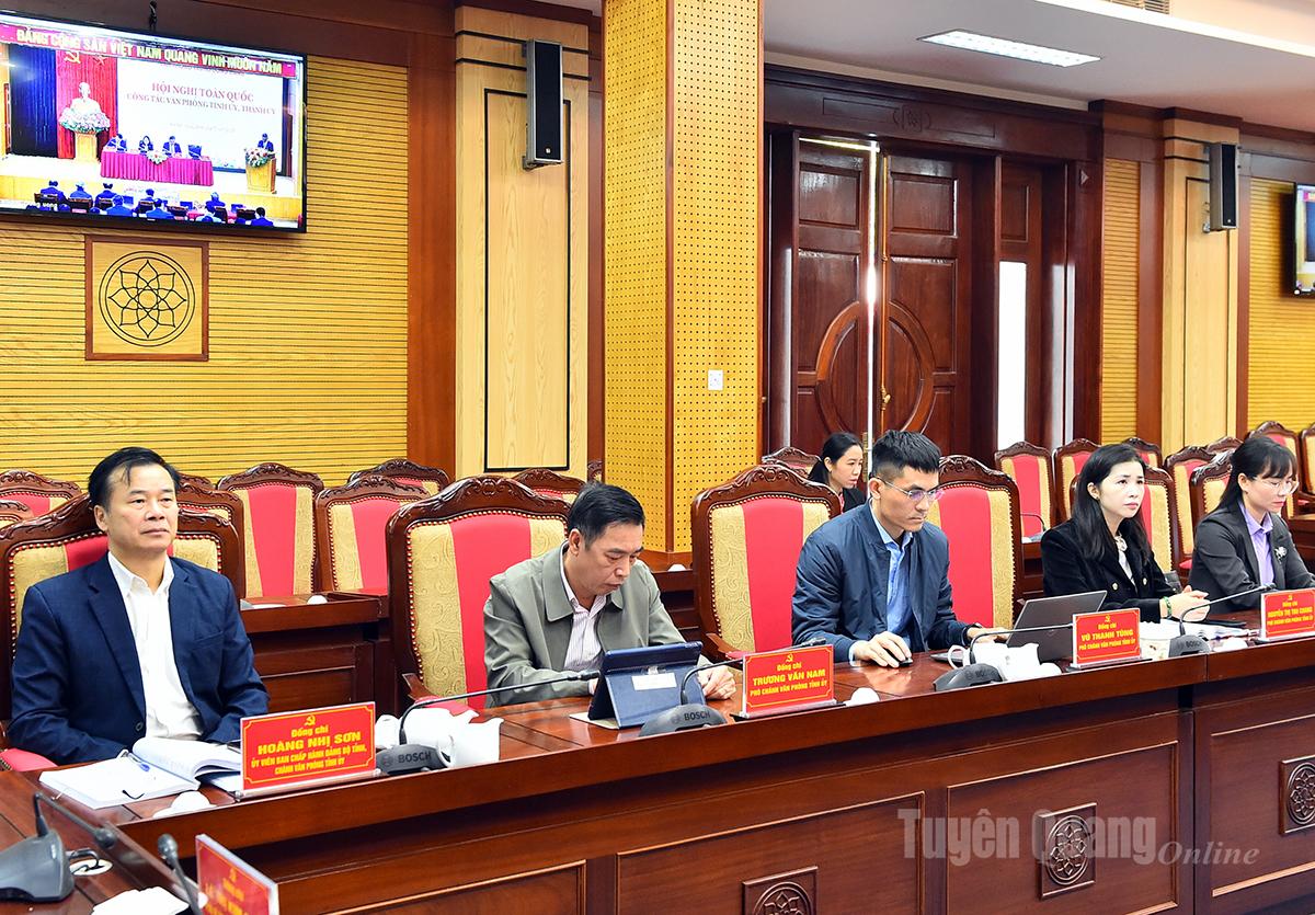 מנהיגי משרד ועדת המפלגה המחוזית נכחו בוועידה.