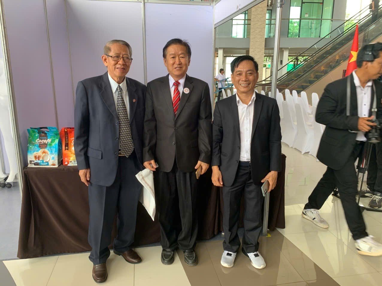 Bạn bè quốc tế, chuyên gia ngành đối ngoại góp ý nhằm gắn kết nhân dân Việt Nam và thế giới