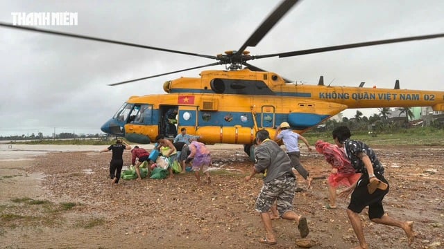 Bộ Quốc phòng chỉ đạo sẵn sàng bay cứu hộ ứng phó với bão số 15 (bão Koto)- Ảnh 1.