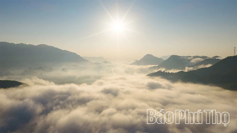 Check in Con Pass to hunt clouds