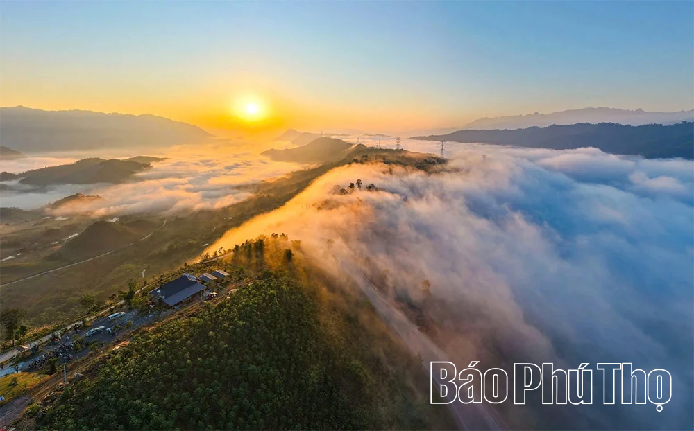 Check in Con Pass to hunt clouds