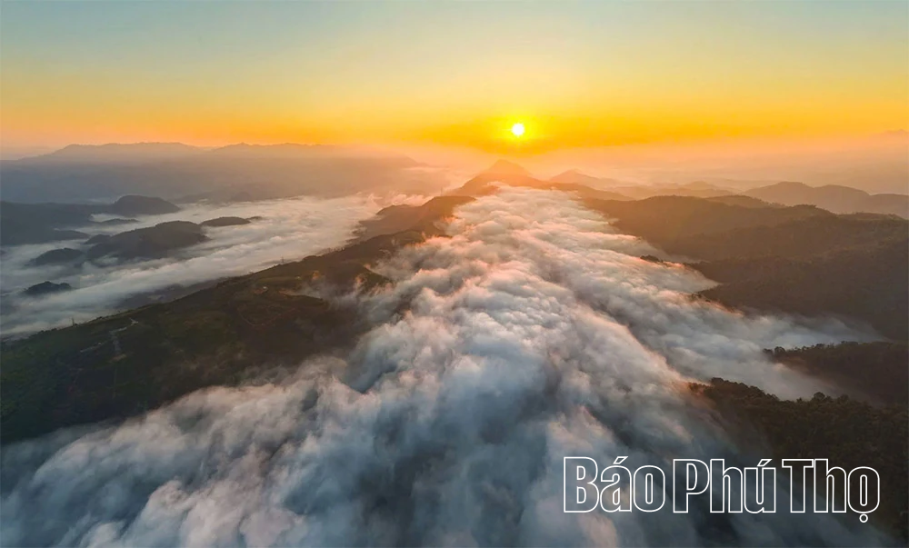 Check in Con Pass to hunt clouds