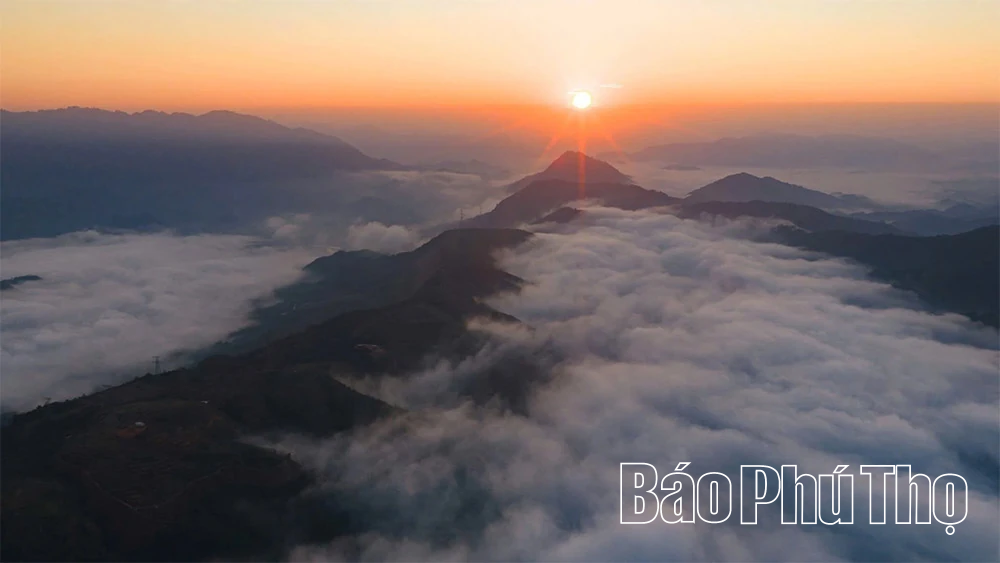 Check in Con Pass to hunt clouds