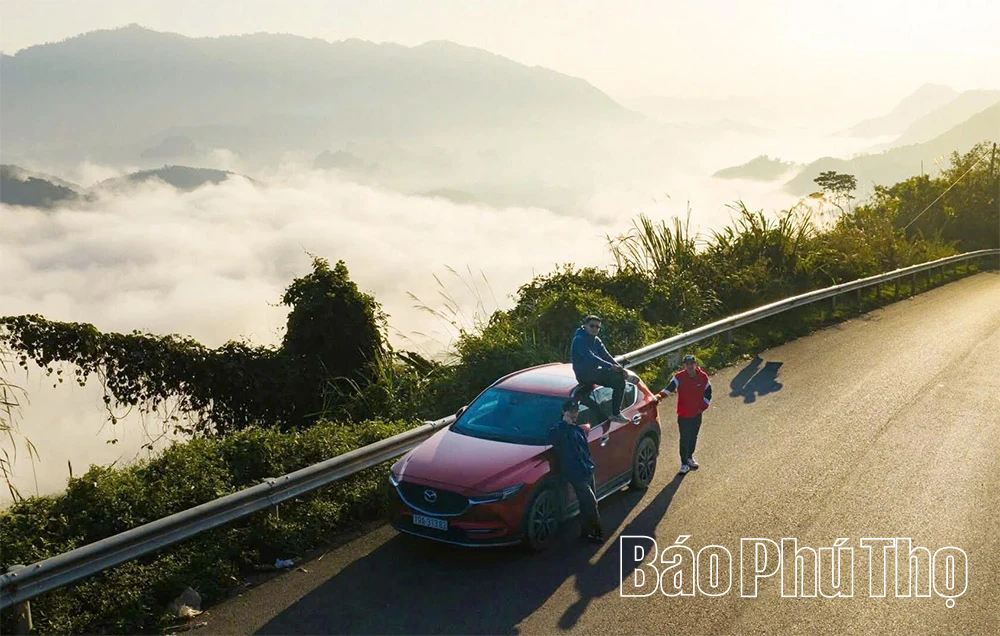 Check in Con Pass to hunt clouds