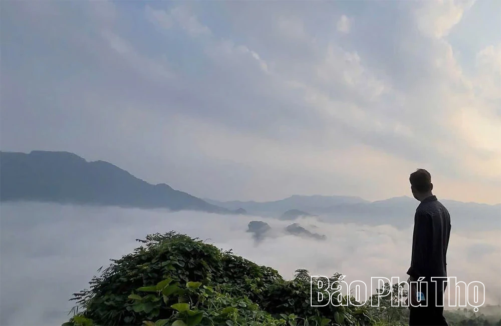 Check in Con Pass to hunt clouds