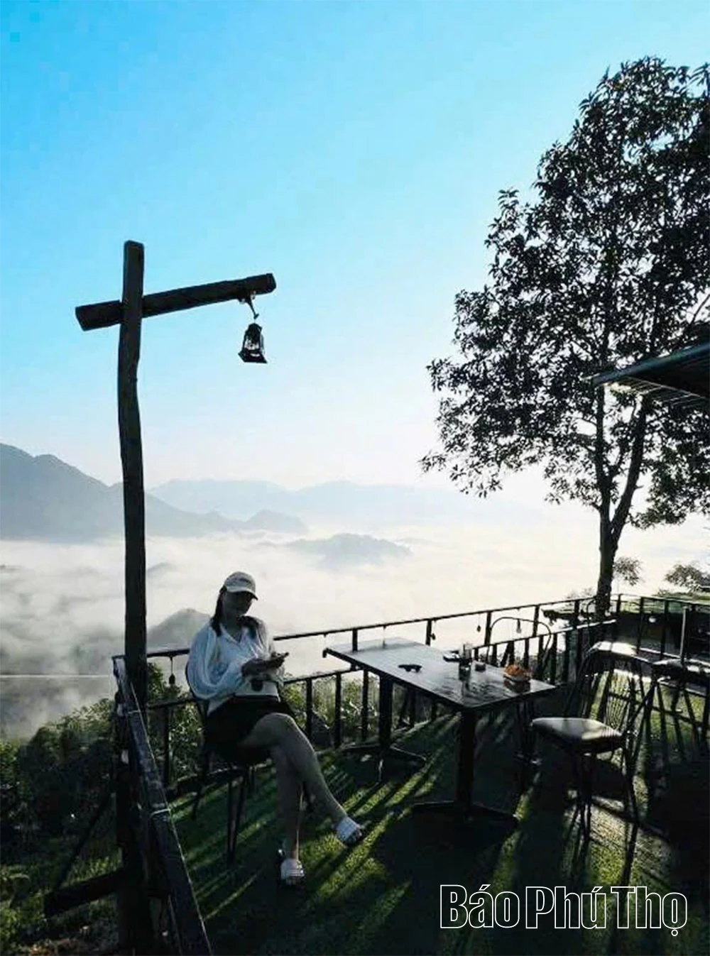 Check in Con Pass to hunt clouds