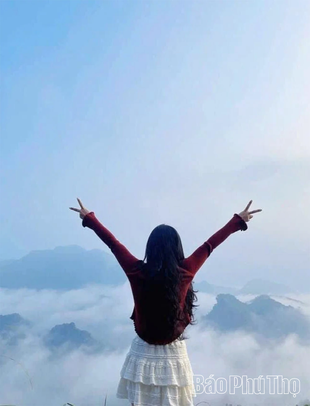 Check in Con Pass to hunt clouds