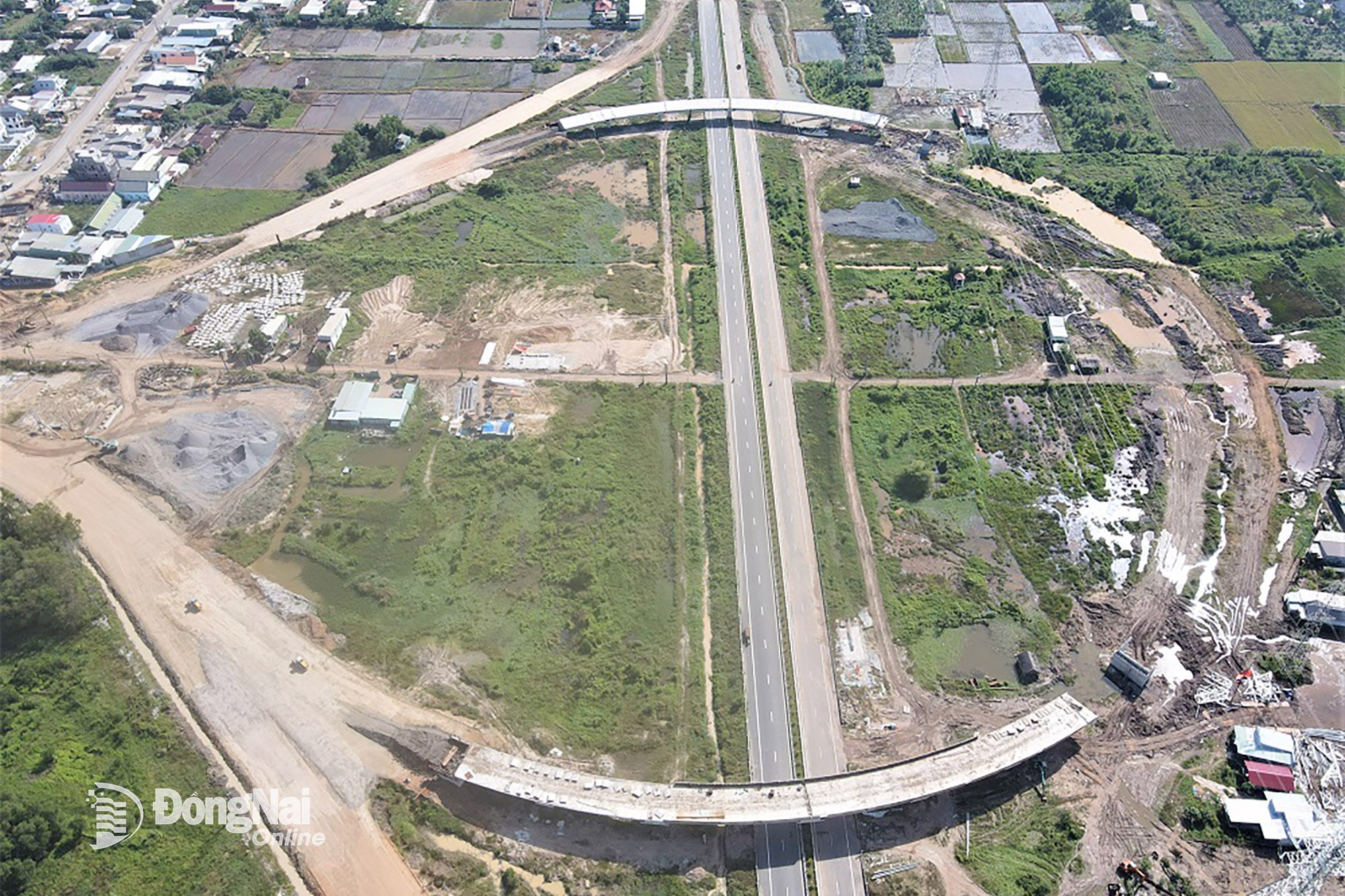 Component 3 Project, Ring Road 3 Project - Ho Chi Minh City invested by Dong Nai province has its starting point at the intersection with Ben Luc - Long Thanh Expressway, in Phuoc An commune, Dong Nai province. Photo: Pham Tung 