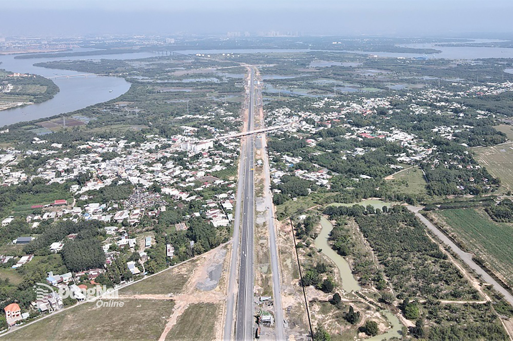 Component 3, Ring Road 3 Project - Ho Chi Minh City will be completed and put into operation in 2026. At that time, this project will connect with Component 1A Project which has been opened to traffic and put into operation in August 2025, forming an important traffic axis connecting Dong Nai province with Ho Chi Minh City as well as connecting Ho Chi Minh City - Long Thanh - Dau Giay Expressway with Ben Luc - Long Thanh Expressway. Photo: Pham Tung  