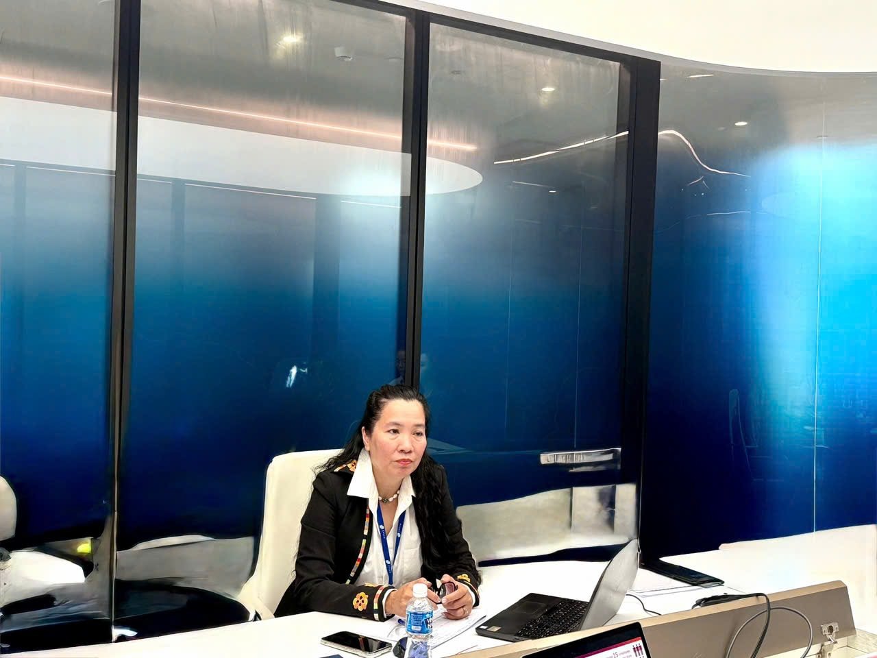 លោកស្រី Trinh Van Hoa នាយកប្រតិបត្តិក្រុមហ៊ុន OrSAMART/ORSAFARM នៅតំបន់ទិញកសិផល Duc Trong។