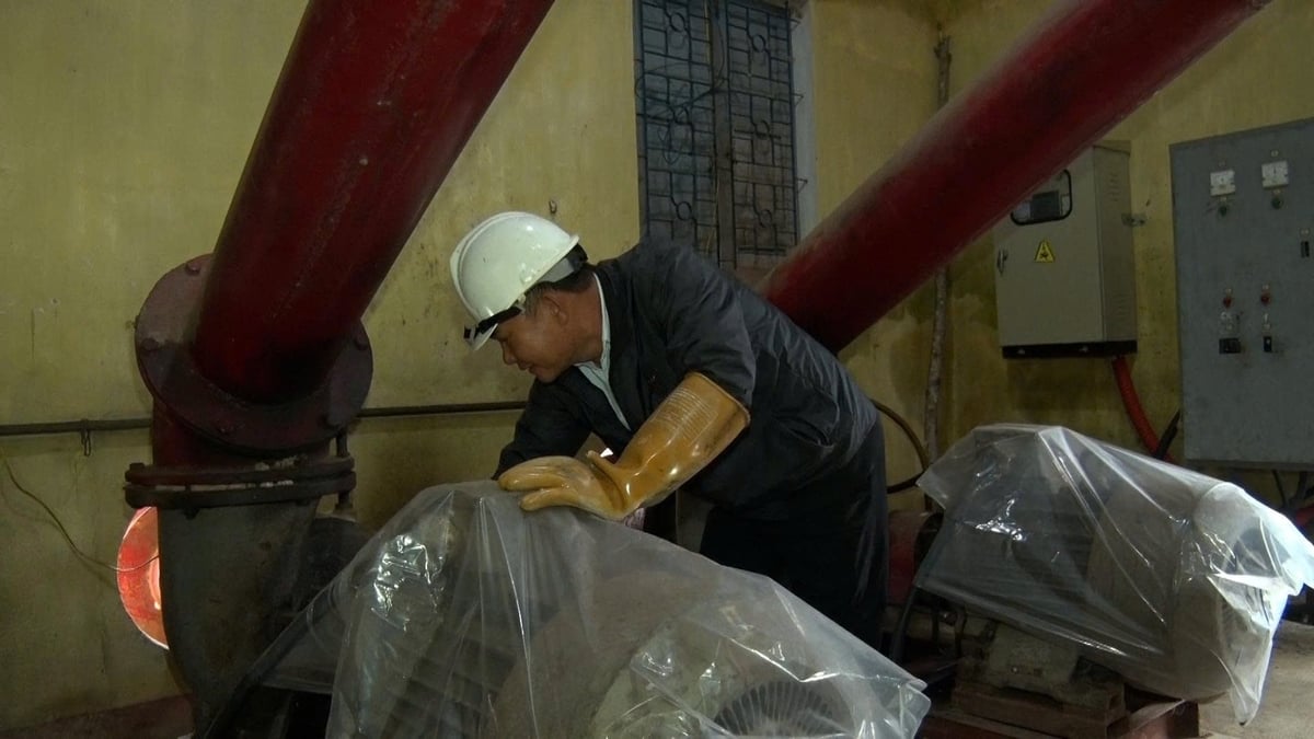 ຂະແໜງຊົນລະປະທານກວາງຫງາຍ ດຳເນີນການກວດກາບັນດາກົນຈັກ ແລະ ເຄື່ອງອຸປະກອນ ເພື່ອກະກຽມໃຫ້ແກ່ການປູກພືດລະດູໜາວ-ລະດູໜາວທີ່ຈະມາເຖິງ. ພາບ: L.K. Ngành thủy lợi Quảng Ngãi tiến hành kiểm tra máy móc, trang thiết bị để sẵn sàng phục vụ cho vụ sản xuất đông xuân sắp tới. Ảnh: L.K.