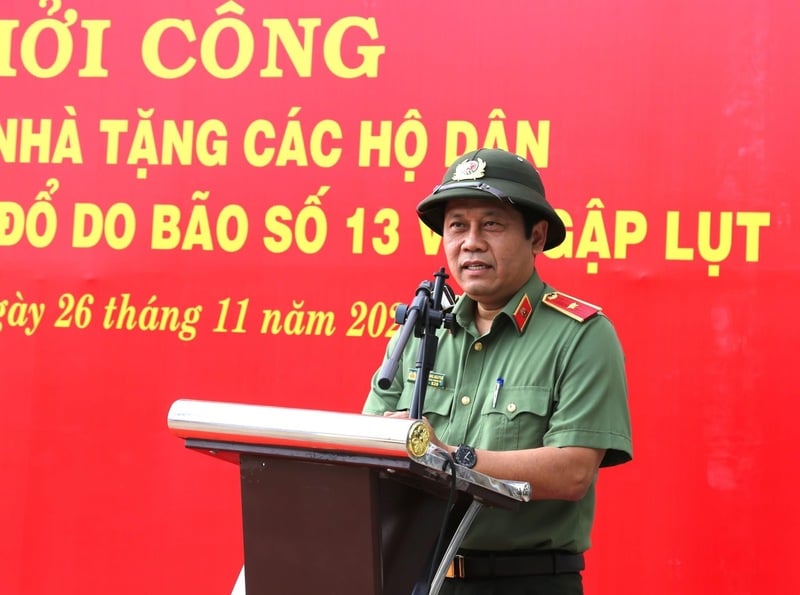 グエン・ホン・グエン少将が式典で演説する。写真:CACC