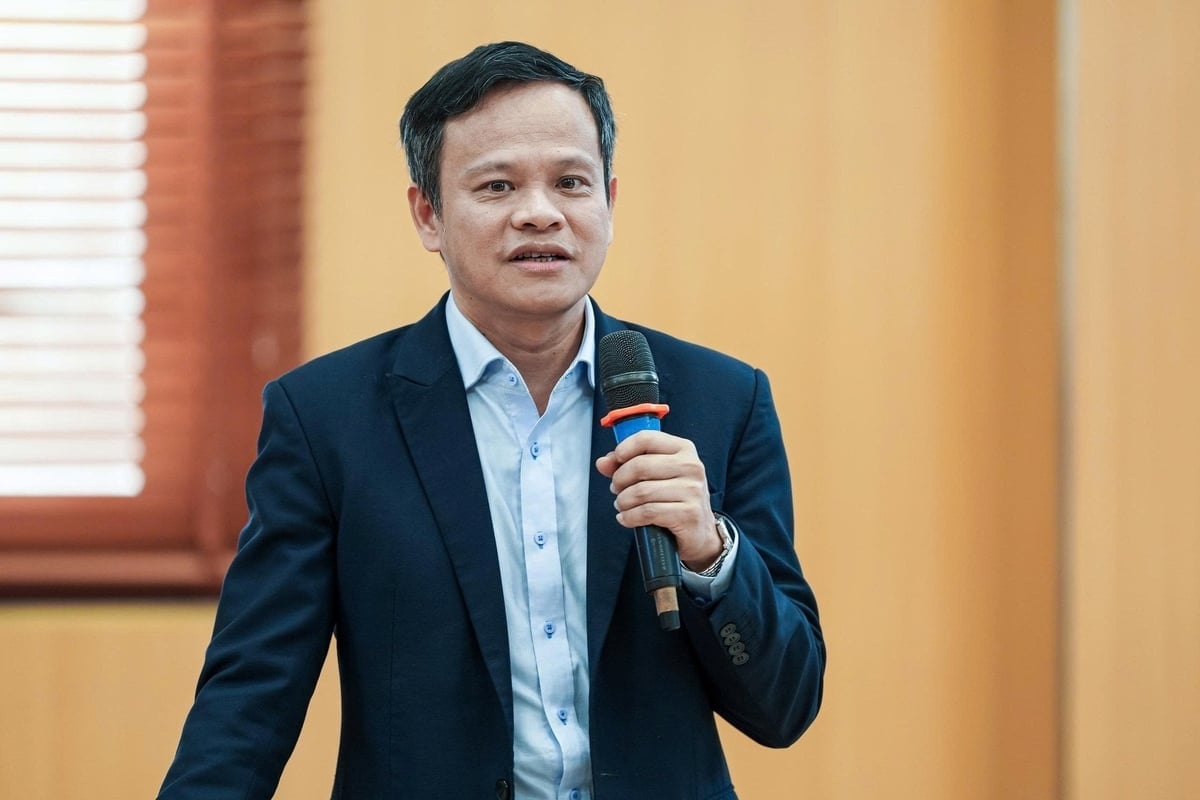 ສຈ. ດຣ. ໂດ ມິງ ດຶກ (ຄະນະວິທະຍາສາດ, ມະຫາວິທະຍາໄລແຫ່ງຊາດຫວຽດນາມ, ຮ່າໂນ້ຍ). ພາບ: ບ່າວທັງ.